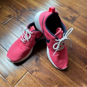 Women’s NIKE Running Shoes Coral Sz 8